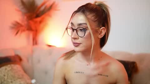 Snapshot of aileenaxa chatting on July 18, 2026, 8:12 pm Aileen online show from July 18, 2026, 8:12 pm