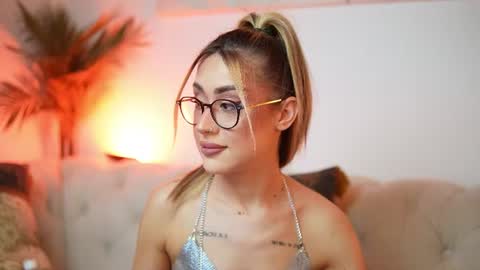 Snapshot of aileenaxa chatting on July 31, 2026, 8:41 pm Aileen online show from July 31, 2026, 8:41 pm