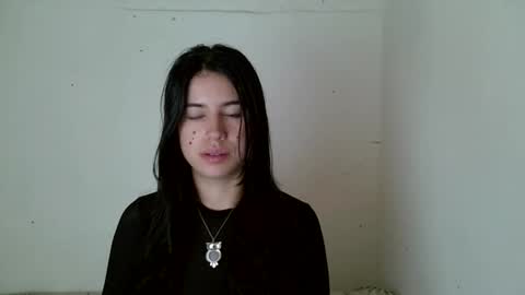 Snapshot of aine_ileana chatting on May 4, 2026, 6:59 pm J online show from May 4, 2026, 6:59 pm