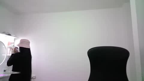 AINE online show from December 14, 2025, 1:00 am