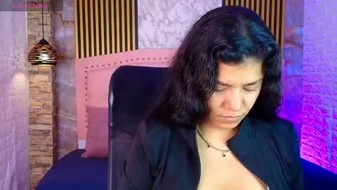 Snapshot of aisha__cambell chatting on May 21, 2026, 11:17 am aisha__cambell online show from May 21, 2026, 11:17 am