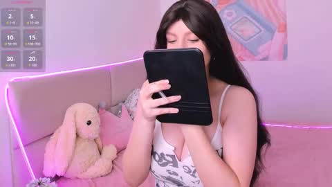 Aisha online show from November 18, 2025, 9:14 am