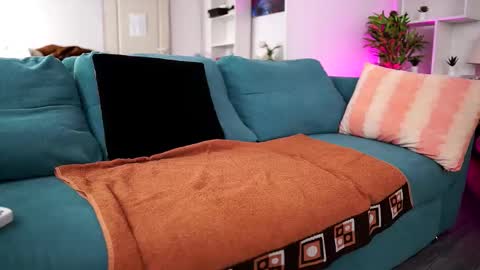 Aisha online show from November 12, 2025, 10:04 am