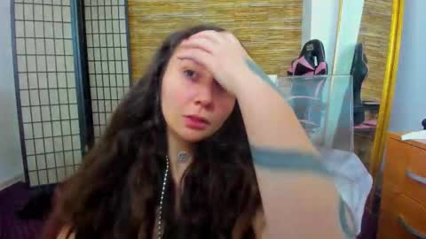 Aisha online show from December 17, 2025, 6:08 am