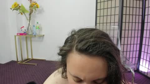 Aisha online show from April 27, 2026, 4:32 am
