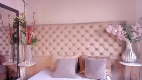 AishaValcazar online show from December 20, 2025, 7:43 pm