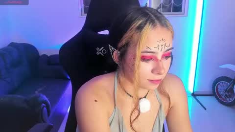 Snapshot of aishelyng20 chatting on October 7, 2025, 10:29 pm aishelyng20 online show from October 7, 2025, 10:29 pm