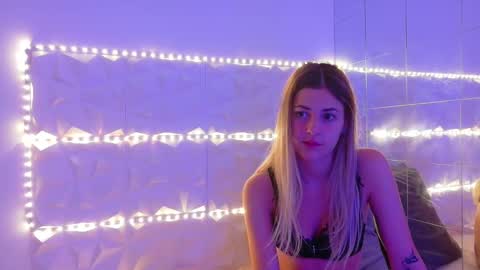 Aisha online show from September 22, 2025, 5:09 am