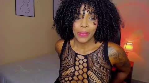 Snapshot of aitana_brown chatting on November 28, 2025, 9:39 pm Aitana Brown online show from November 28, 2025, 9:39 pm