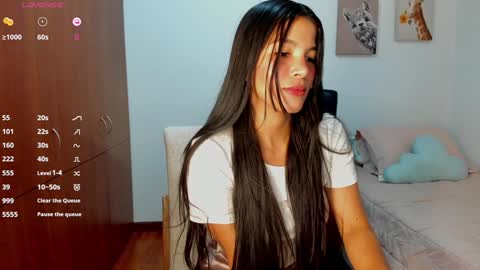 Snapshot of aitanaa1_ chatting on February 3, 2025, 12:04 am Aitana online show from February 3, 2025, 12:04 am