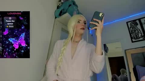 Snapshot of aiunii_jd chatting on December 15, 2025, 12:15 am aiunii online show from December 15, 2025, 12:15 am