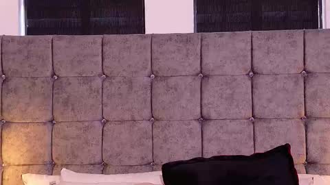 Queen Dumont   online show from March 17, 2026, 7:17 pm