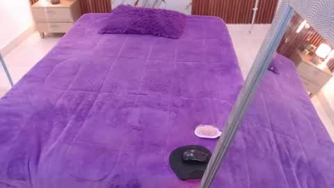 Snapshot of aixa_shaw chatting on October 3, 2025, 12:24 pm AIXA online show from October 3, 2025, 12:24 pm