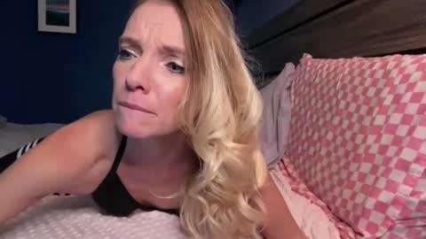 Snapshot of ajmiller25 chatting on December 20, 2025, 2:18 am AJ online show from December 20, 2025, 2:18 am