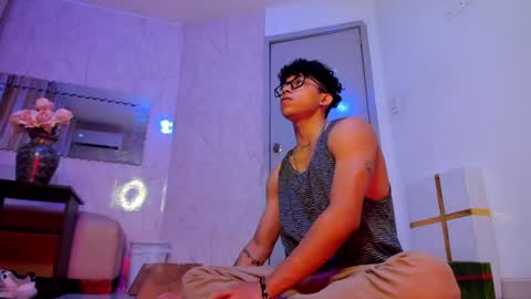 akazaboy online show from December 19, 2024, 4:34 am