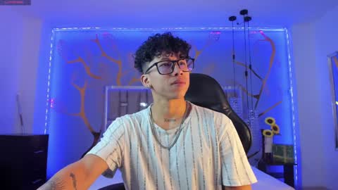 akazaboy online show from January 9, 2025, 4:19 am