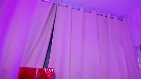 akazaboy online show from December 18, 2025, 5:02 am