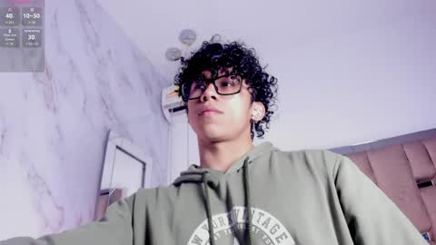 akazaboy online show from April 30, 2026, 5:36 am