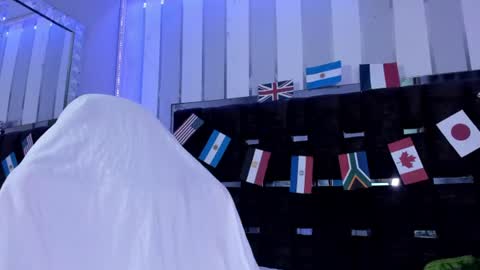 akazaboy online show from July 17, 2026, 5:03 am