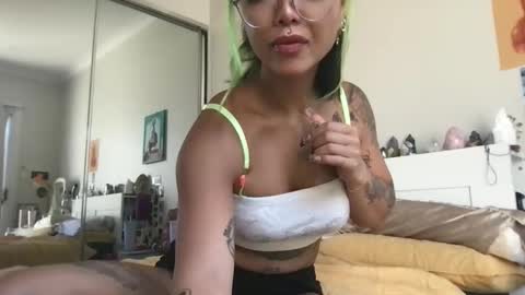 Akira Zay online show from December 1, 2025, 10:37 pm