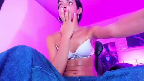 Snapshot of alahia__rodriguez chatting on December 28, 2024, 8:15 pm Alahia Rodriguez online show from December 28, 2024, 8:15 pm
