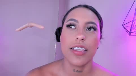 Snapshot of alahia_betancur chatting on March 7, 2025, 5:49 pm Alahia online show from March 7, 2025, 5:49 pm