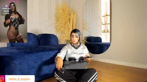 Snapshot of alahia_dangelo_ chatting on May 22, 2026, 6:35 pm ALAHIA online show from May 22, 2026, 6:35 pm