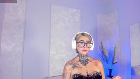 Snapshot of alahia_dangelo_ chatting on July 11, 2026, 5:37 pm ALAHIA online show from July 11, 2026, 5:37 pm
