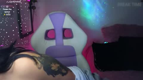 Snapshot of alahia_demon chatting on December 18, 2025, 4:18 am alahia online show from December 18, 2025, 4:18 am