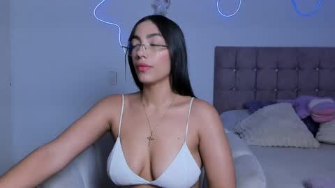 Snapshot of alaia_alegria chatting on May 3, 2026, 10:16 pm Alaia Alegria online show from May 3, 2026, 10:16 pm