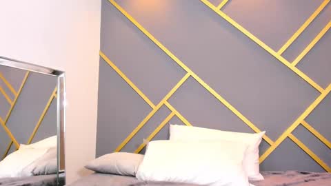 alaia_colins online show from March 3, 2025, 7:43 am