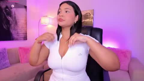 Snapshot of alaiia7 chatting on June 17, 2026, 6:53 pm Alaia online show from June 17, 2026, 6:53 pm