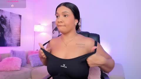 Snapshot of alaiia7 chatting on July 27, 2026, 7:10 pm Alaia online show from July 27, 2026, 7:10 pm