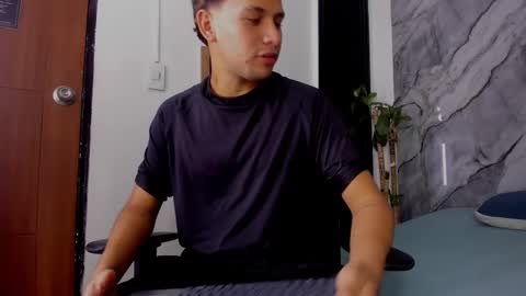 Snapshot of alan__smith chatting on November 12, 2025, 7:57 pm alan__smith online show from November 12, 2025, 7:57 pm