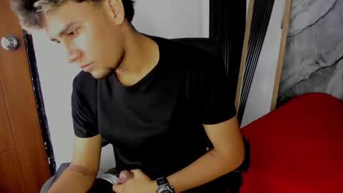 Snapshot of alan__smith chatting on November 28, 2025, 8:00 pm alan__smith online show from November 28, 2025, 8:00 pm