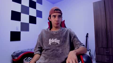 Snapshot of alan_boy01 chatting on September 12, 2025, 11:43 am Alan Boy online show from September 12, 2025, 11:43 am