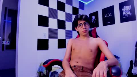 Snapshot of alan_boy01 chatting on October 9, 2025, 11:25 pm Alan Boy online show from October 9, 2025, 11:25 pm