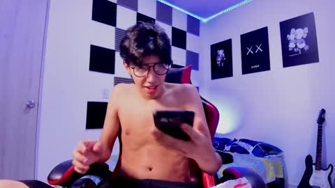 Snapshot of alan_boy01 chatting on October 11, 2025, 1:09 pm Alan Boy online show from October 11, 2025, 1:09 pm