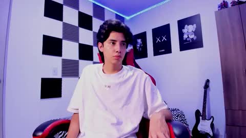 Snapshot of alan_boy01 chatting on November 3, 2025, 12:06 pm Alan Boy online show from November 3, 2025, 12:06 pm