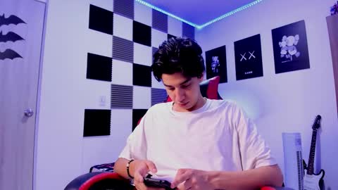 Snapshot of alan_boy01 chatting on November 6, 2025, 11:44 am Alan Boy online show from November 6, 2025, 11:44 am