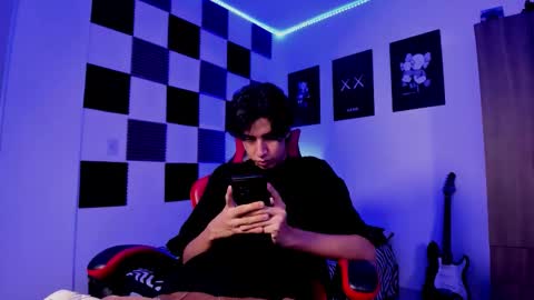 Snapshot of alan_boy01 chatting on November 23, 2025, 1:38 am Alan Boy online show from November 23, 2025, 1:38 am