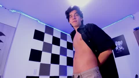 Snapshot of alan_boy01 chatting on November 23, 2025, 1:44 pm Alan Boy online show from November 23, 2025, 1:44 pm