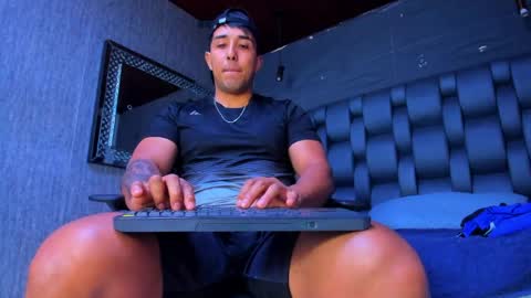 Snapshot of alan_greek_1 chatting on April 18, 2026, 2:37 am Alan greek online show from April 18, 2026, 2:37 am