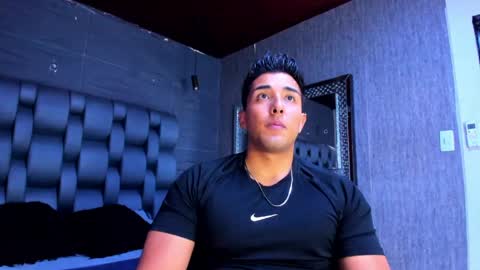Snapshot of alan_greek_1 chatting on April 19, 2026, 8:33 pm Alan greek online show from April 19, 2026, 8:33 pm