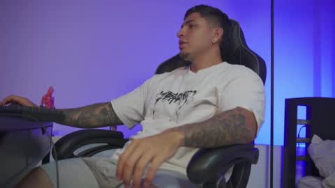 Snapshot of alan_muscle chatting on March 8, 2026, 5:55 am Alan online show from March 8, 2026, 5:55 am