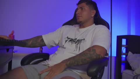 Snapshot of alan_muscle chatting on March 8, 2026, 10:46 pm Alan online show from March 8, 2026, 10:46 pm