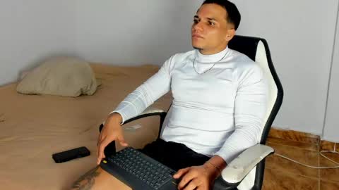 alan_vitori online show from May 3, 2026, 12:38 am