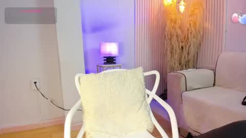 Snapshot of alana__rossetti chatting on July 7, 2026, 12:09 pm Alana online show from July 7, 2026, 12:09 pm