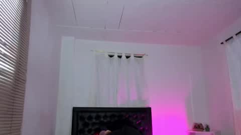 Snapshot of alana_blum10 chatting on November 24, 2025, 11:21 am ---Alana--- online show from November 24, 2025, 11:21 am