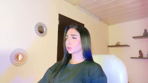 Maeve  online show from December 20, 2025, 11:28 am